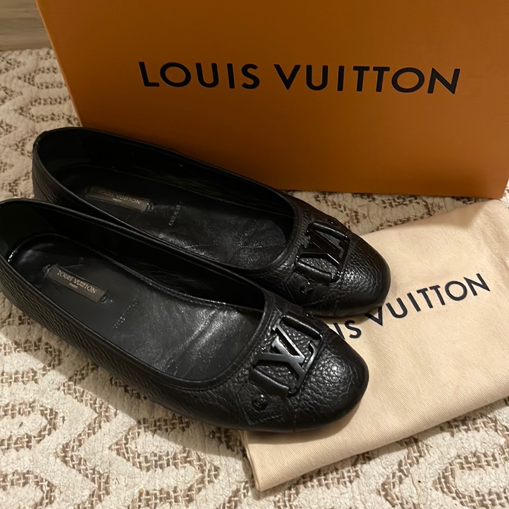 Louis Vuitton authentic Leather Ballet Flats
Size: 8.5 | IT 38.5